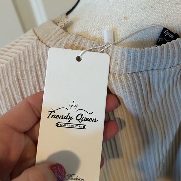 Trendy queen, beige, crochet, ribbed, long sleeve V-neck blouse - Picture 4 of 4